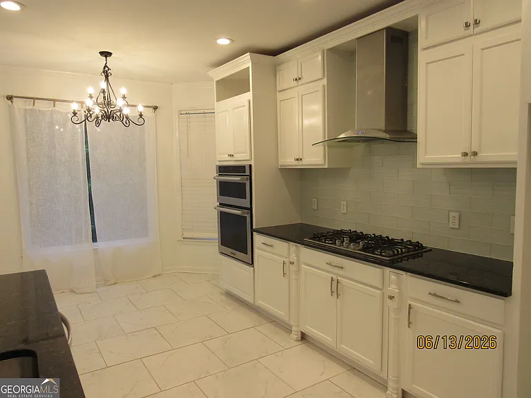115 Sutton Ct — Photo 12