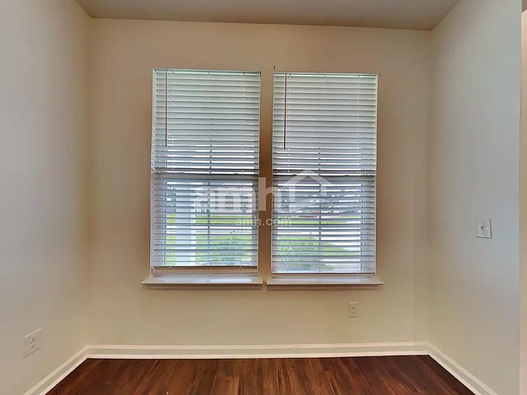 1360 Hermitage Ln — Photo 6