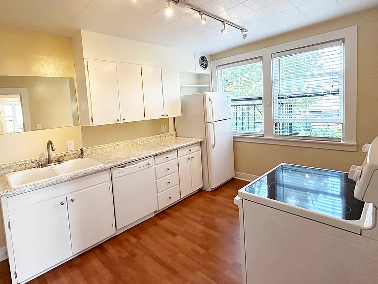 Glass-Top Range, Dishwasher, Disposal