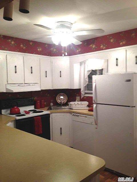 1st image of 3 Peconic Cres