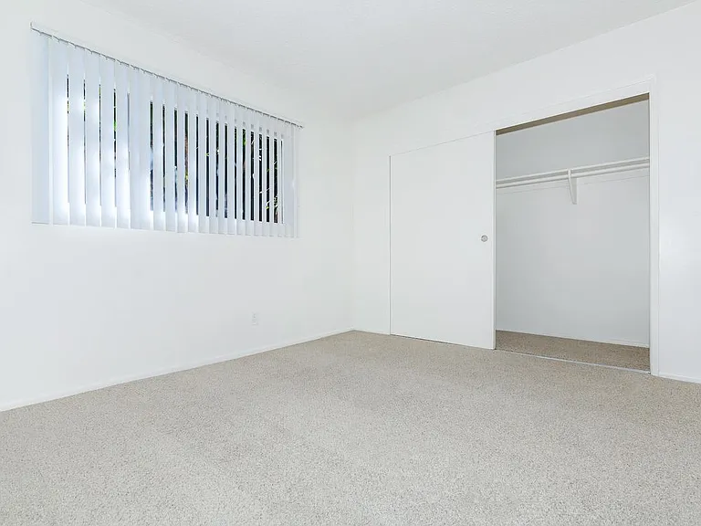 Hampshire Square Apartment Homes — Photo 42