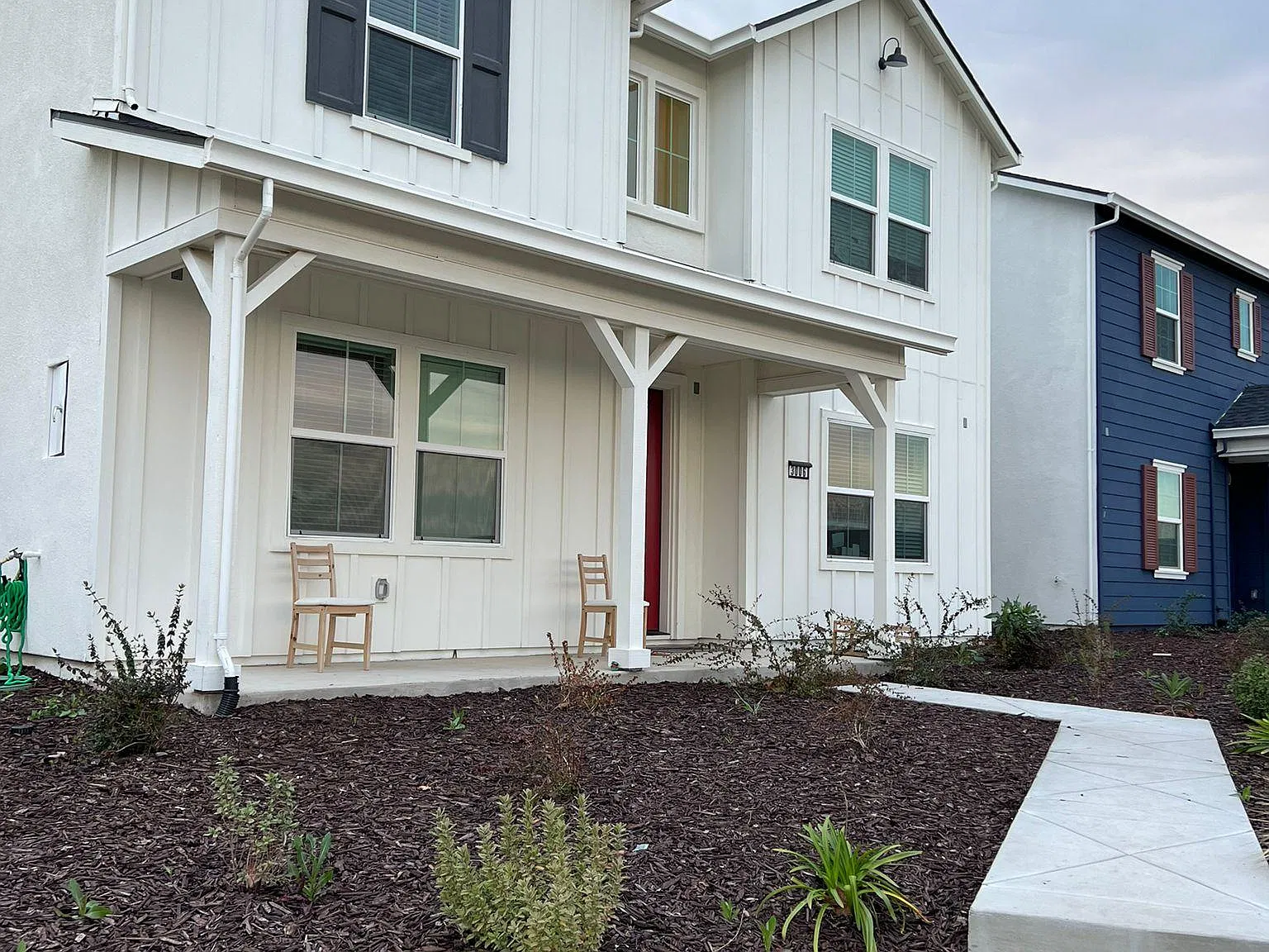 5 bed, 3.5 bath, 2587 sqft, $3,600 — Photo 2