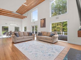 42 Spring Valley Rd, Woodbridge, CT 06525