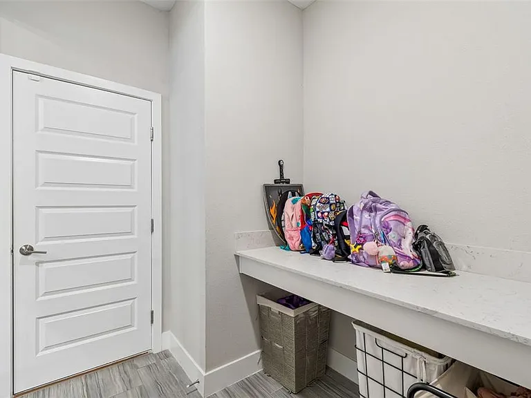 9911 Campanula Ct — Photo 16