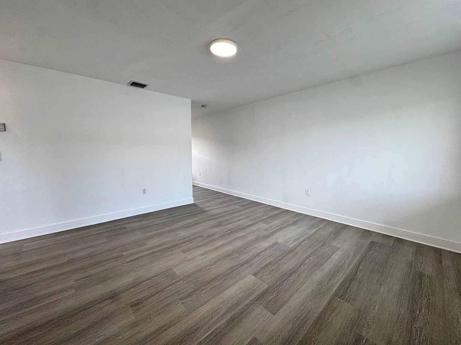2 bed, 1020 sqft, $2,600 — Photo 3