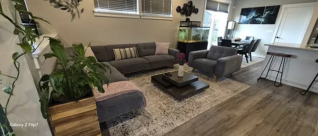 3 bed, 2.5 bath, 1920 sqft, $3,000 — Photo 2