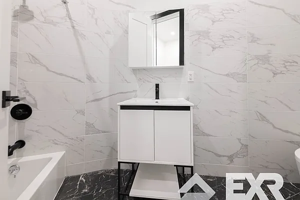 Rented by EXR | media 9