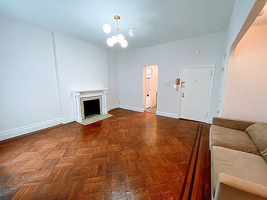 4th image of 5 E 94th St APT 3B