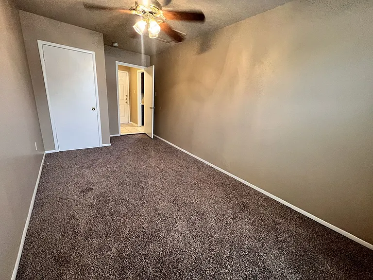 2110 Lago Trl — Photo 12