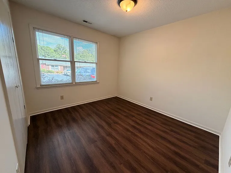 3020 Sherrill Ave #F — Photo 8