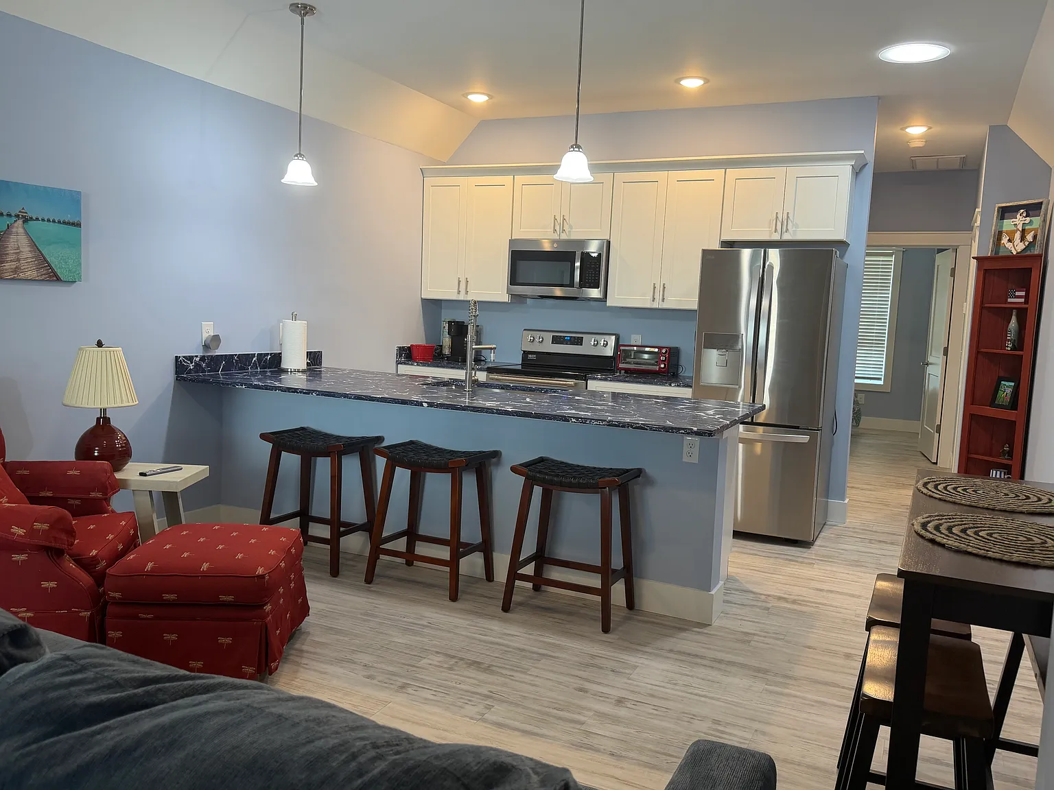 3 bed, 1200 sqft, $2,200 — Photo 3