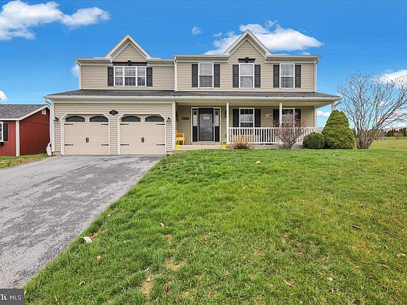 3rd image of 221 Oval Dr