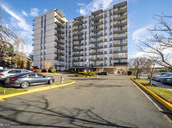 3245 Rio Dr APT 301, Falls Church, VA 22041