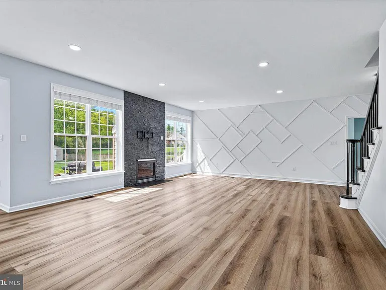 2619 Inwood Dr — Photo 9