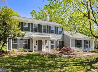 1 Dunbar Way, Sterling, VA 20165