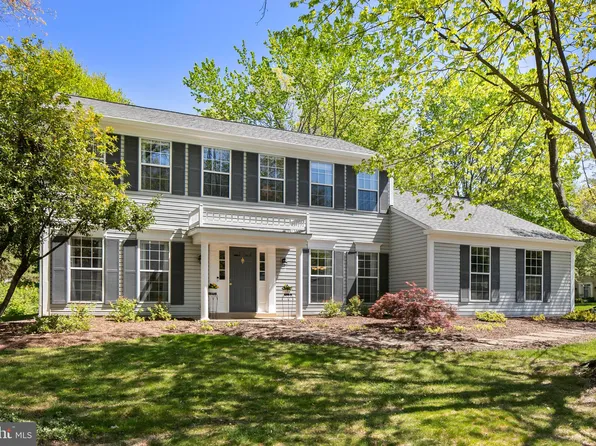 1 Dunbar Way, Sterling, VA 20165