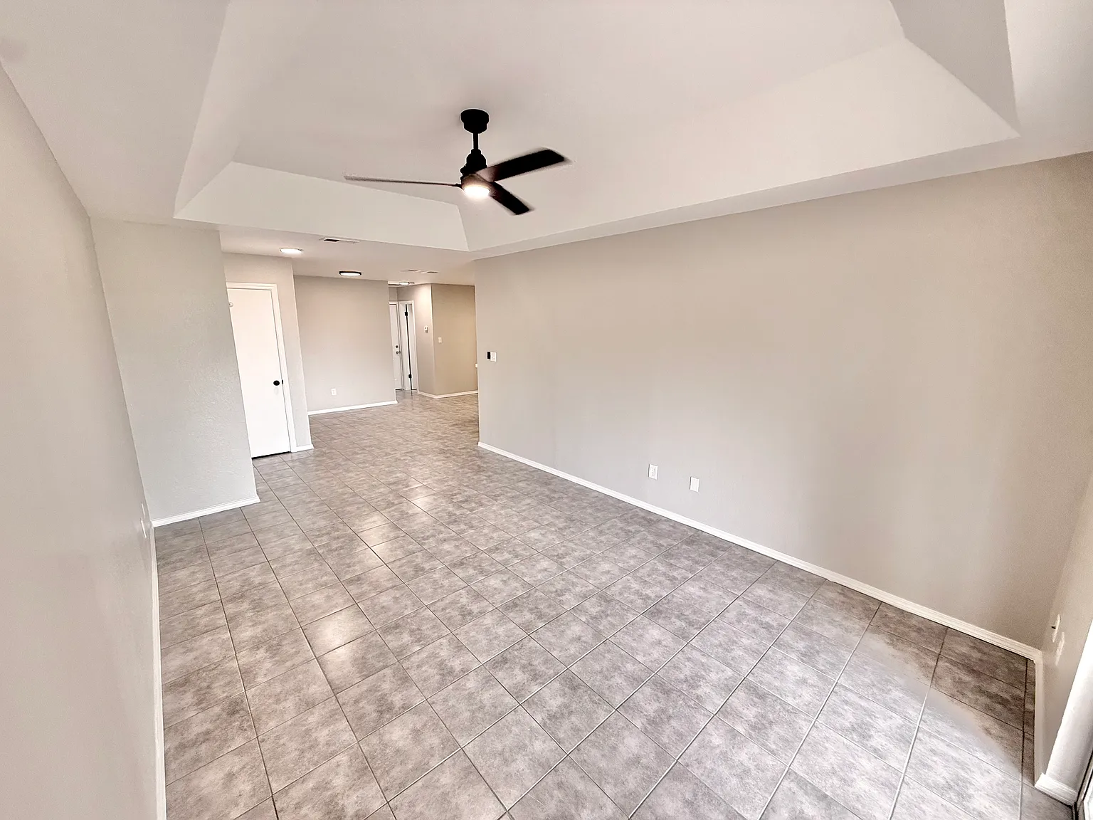 2017 Lake View Dr — Photo 2