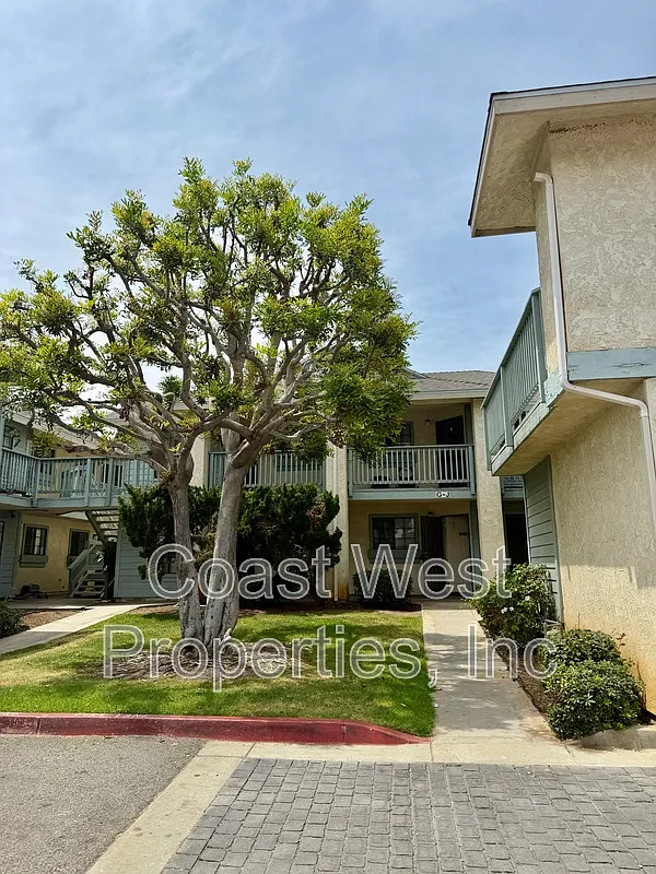 1 bed, 1.0 bath, 650 sqft, $2,400 — Photo 2