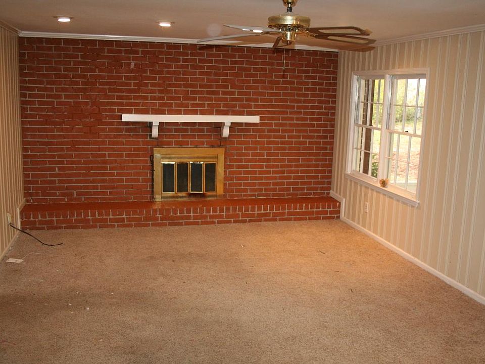 2nd image of 4270 Autumn Hill Dr