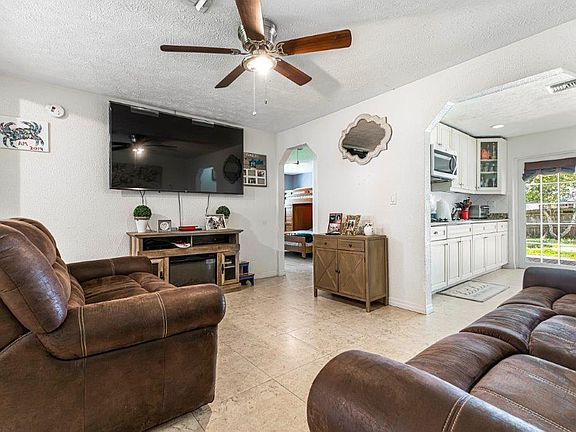 4th image of 3235 1st St