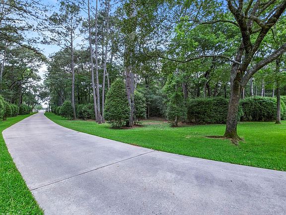 3rd image of 20010 Timber Ridge Dr