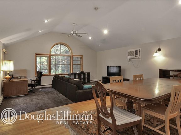 4th image of 34 Cedarwood Dr