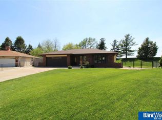 6001 Rainbow Cir, Lincoln, NE 68516