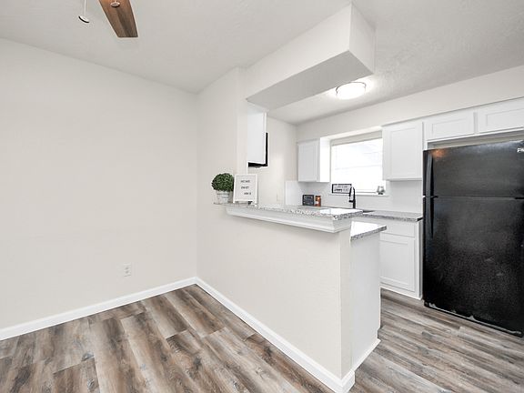5th image of 2110 Melbourne St APT 10