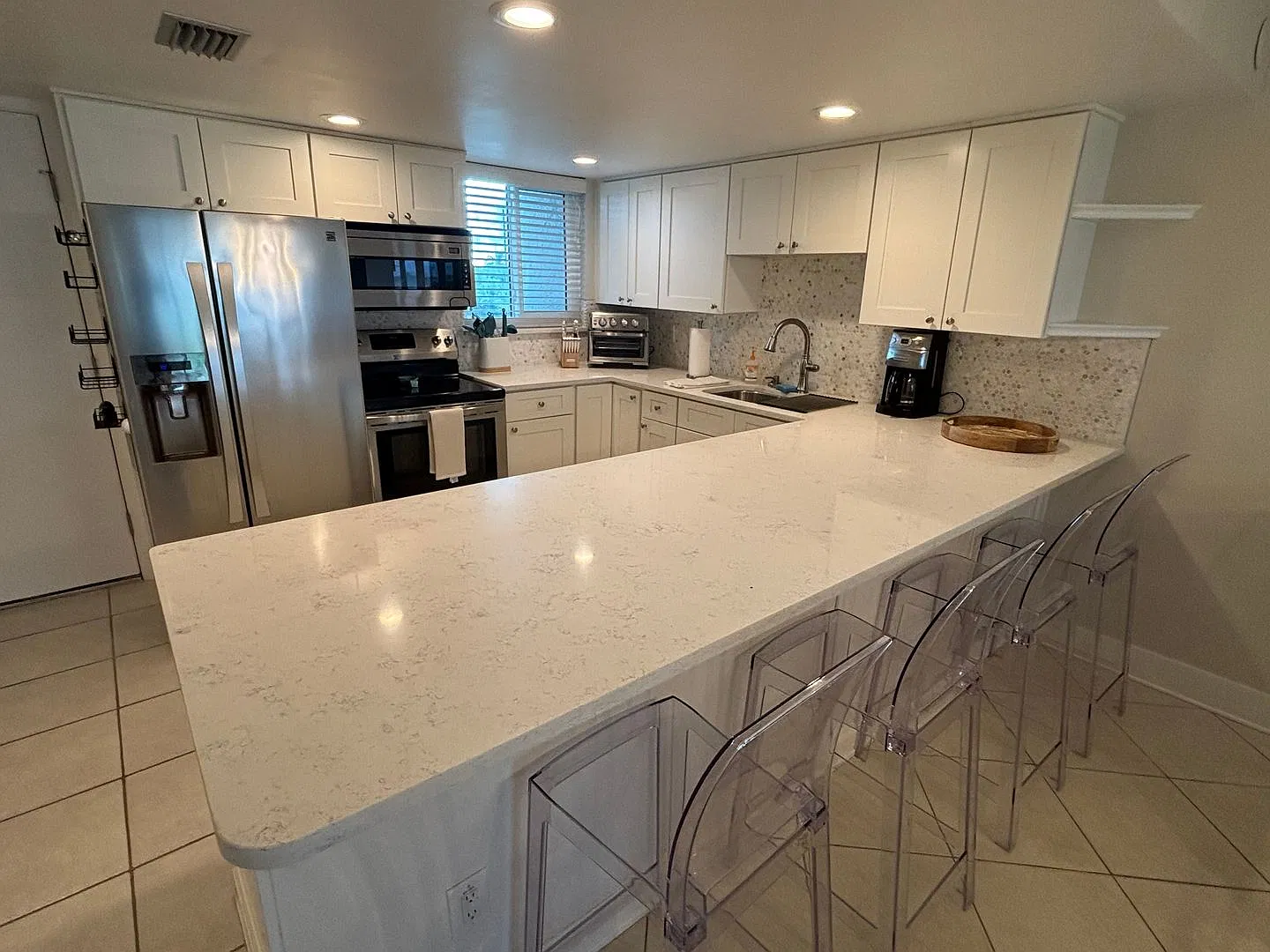 2 Bedroom/ 2 bath Ground Floor Condo with Direct Beach Access — Photo 2