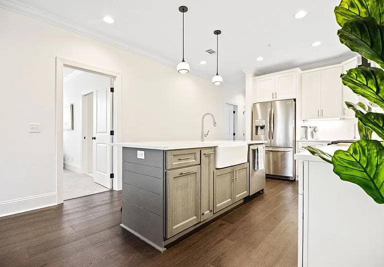 117 Gascoigne Ave #206 — Photo 14