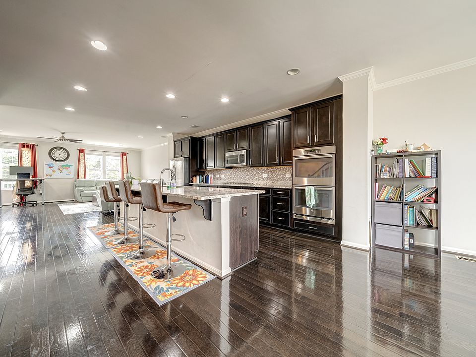 1st image of 21497 Willow Breeze Sq