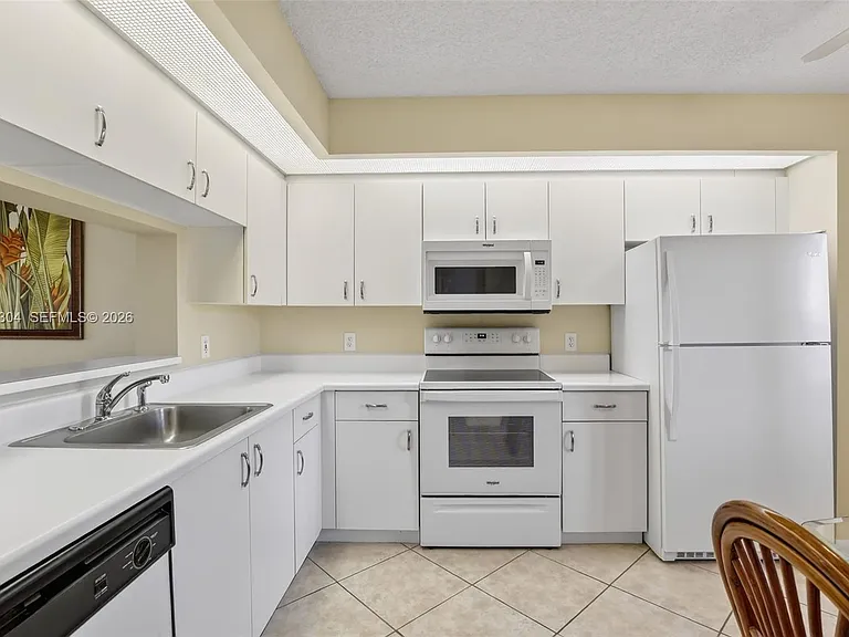 1651 SW 127th Ave #305A — Photo 18