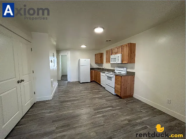 Beautiful 3 bedroom 1 bathroom apartment available now! — Photo 4