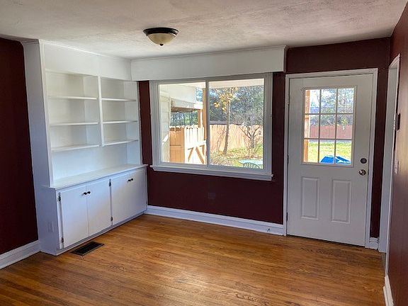 4th image of 354 Lowry Dr