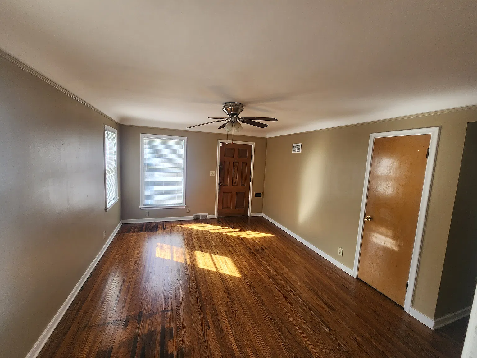 3 bed, 1224 sqft, $1,695 — Photo 2