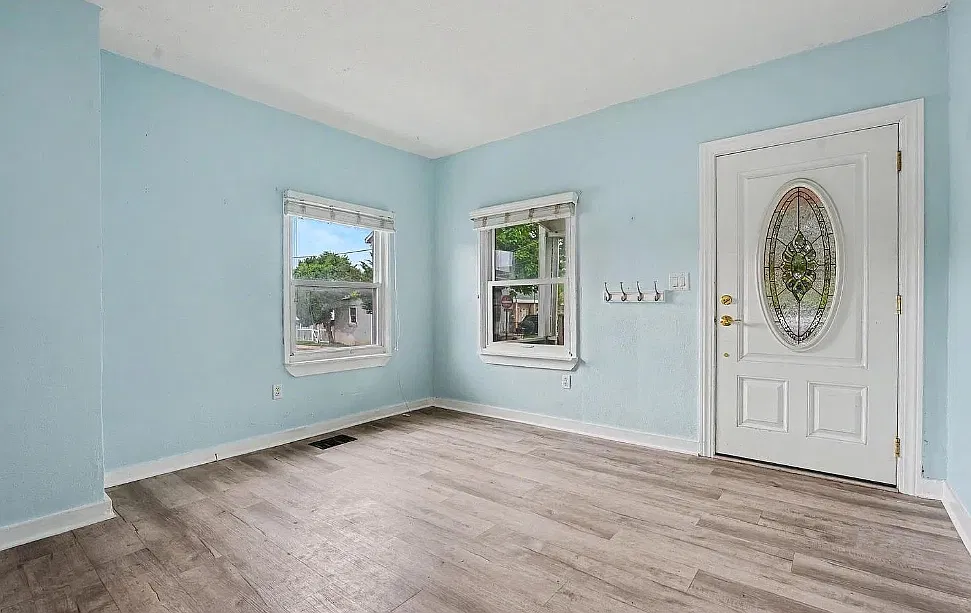 2 bed, 804 sqft, $1,718 — Photo 2