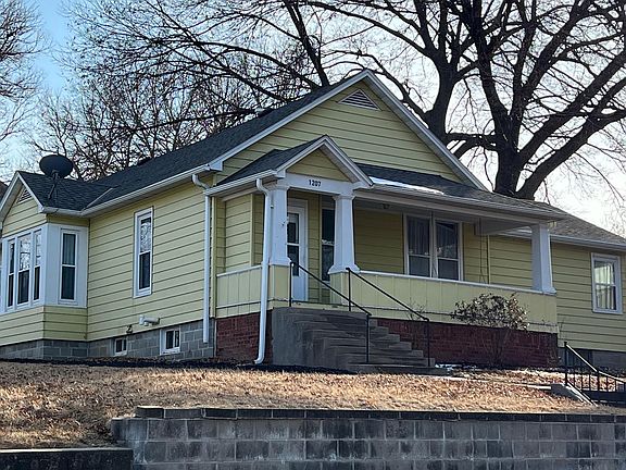 2nd image of 1207 3rd Ave