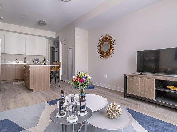4th image of 25 Michigan Ave W #1004