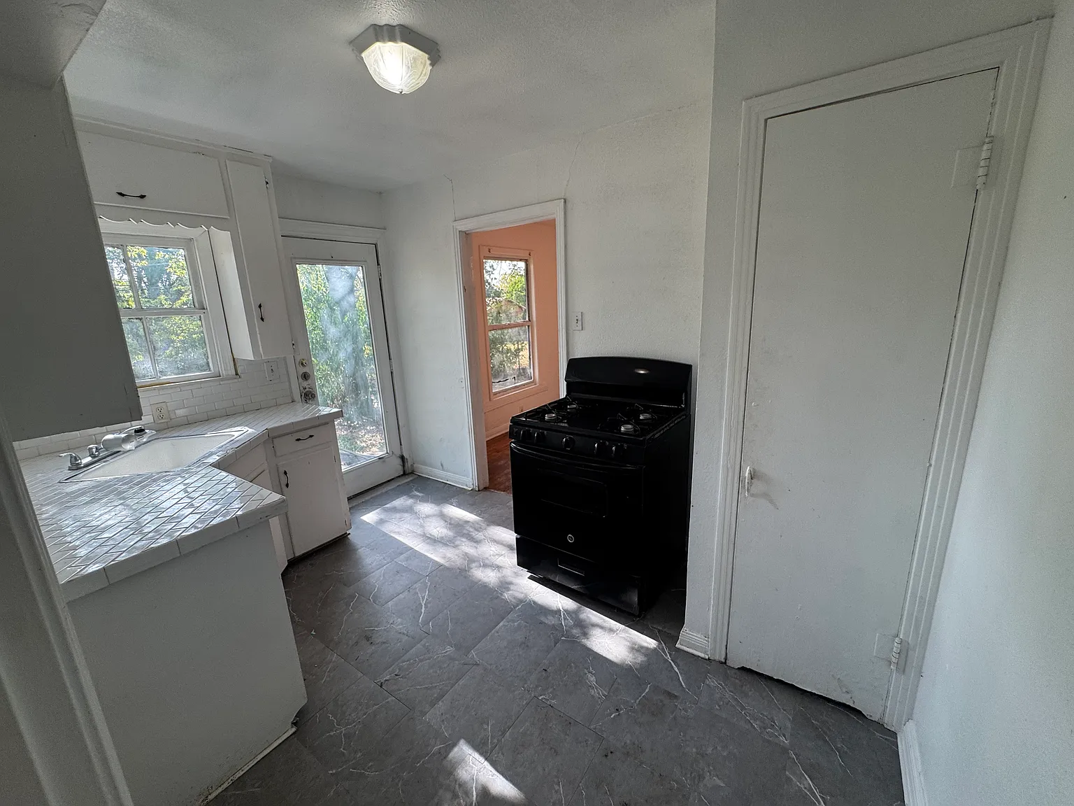 2 bed, 814 sqft, $795 — Photo 3
