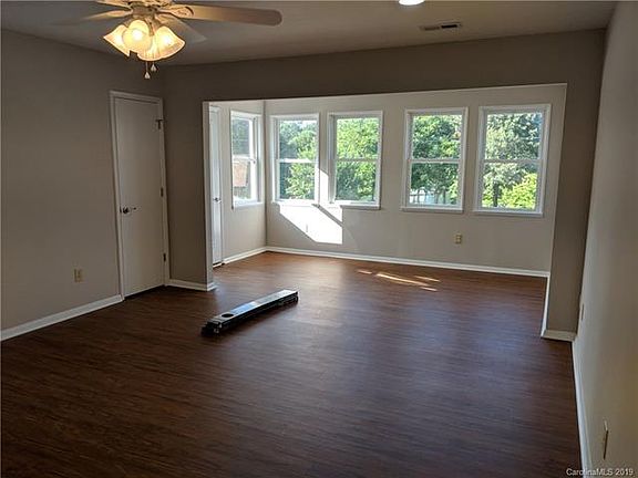 4th image of 174 Crystal Cir