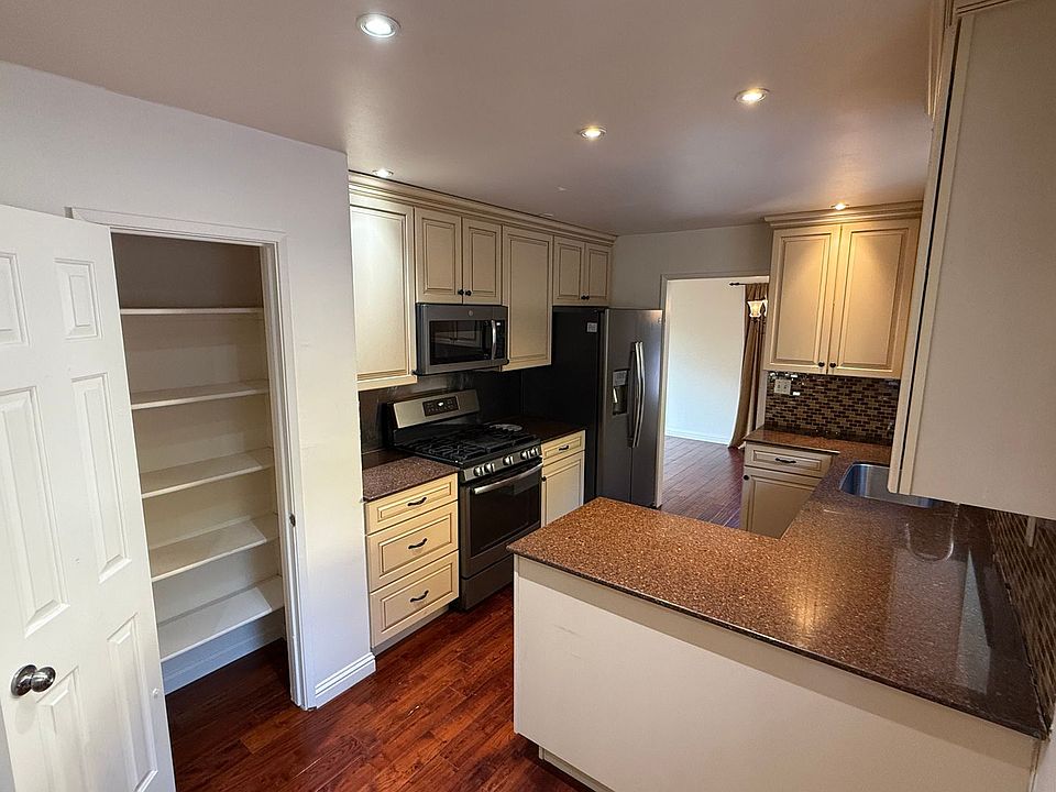 1st image of 850 Maison Way