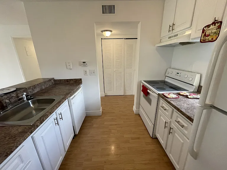 8560 N Sherman Cir #504 — Photo 1