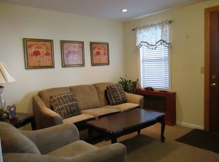 10701 220th St, Queens Village, NY 11429