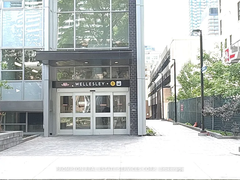 3 Gloucester St #1206 — Photo 3