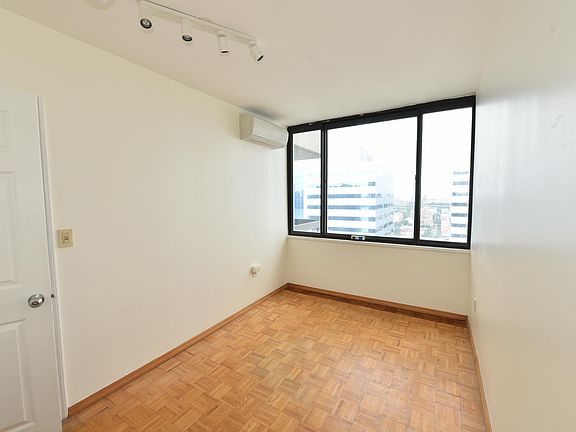Room with ceiling dimmable light and whisper-quiet AC/Heater