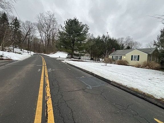 5th image of 526 Toll Gate Rd