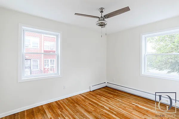 Rented by Dakis Group LLC | media 18