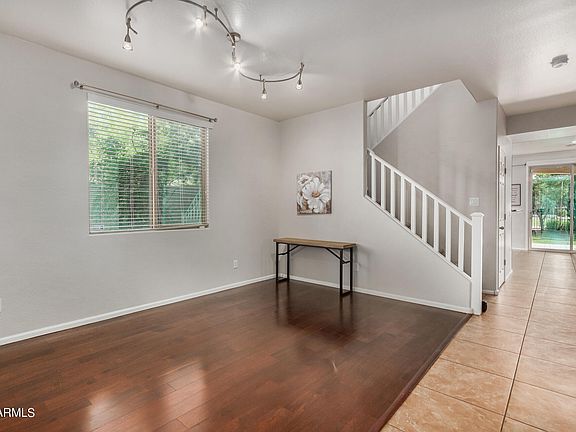 4th image of 913 E EUCLID Avenue