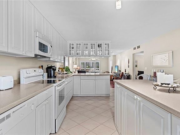 4th image of 2264 Winkler Ave APT 203