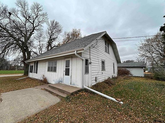 5th image of 360 W Cherry St